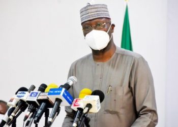 COVID-19: FG slams travel ban on 100 Nigerians