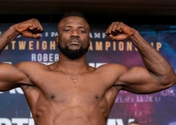 Ajagba of Nigeria knocks out Howard to remain undefeated