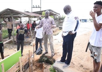 Umeh Road: Delta lawmaker, Onwo, carries out repairs on failed portions