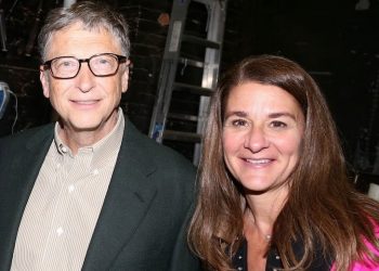 Bill Gates and his wife, Melinda agree to divorce