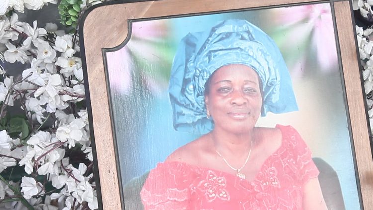 Wife of Oritsegbogwa of Warri Kingdom, Walter Odeli, buried amidst tears, eulogies