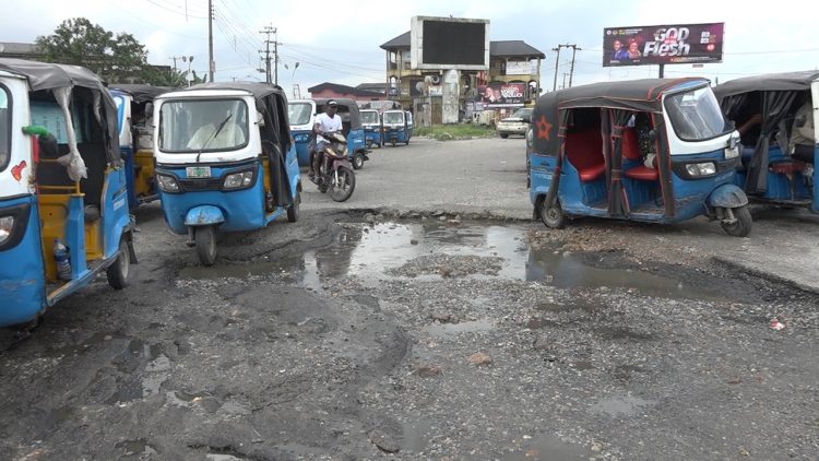 Residents of Warri appeal to Okowa, Tidi, to rehabilitate failed portions of roads