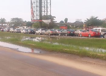 Motorists in Warri lament worsening flooding of NPA/Ugbuangue road section