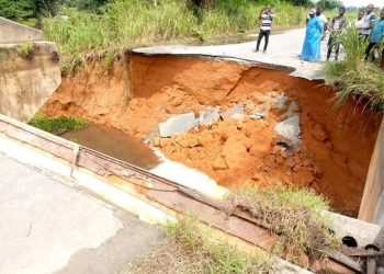 Onwo, Evivie, visit Uzere-Asabase collapsed bridge, assure affected communities of early reconstruction by Delta Govt
