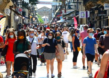 COVID-19: 3,000 unvaccinated health workers in France suspended without pay