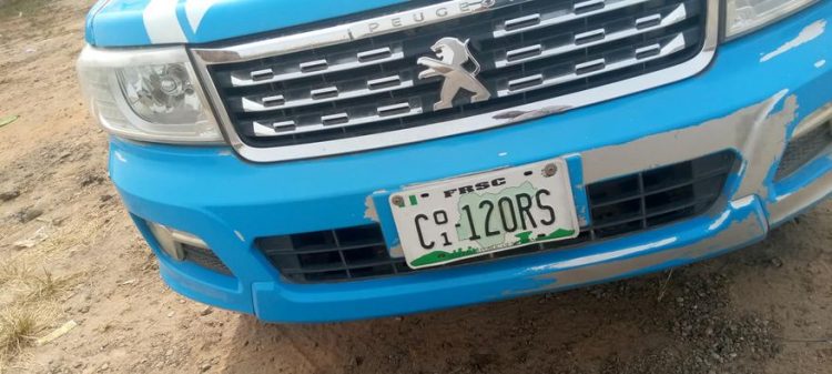 Motorist mocks FRSC team with four expired tyres