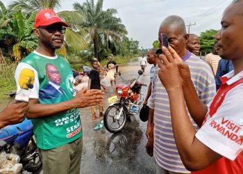 2023: Nesiama visits flood victims, donates relief materials in Delta