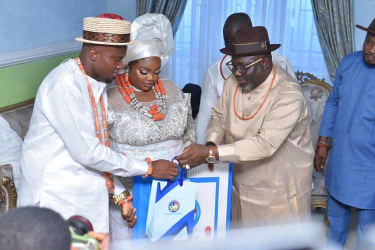 Oborevwori leads pack of dignitaries to grace Mariere’s daughter’s marriage in Evwreni