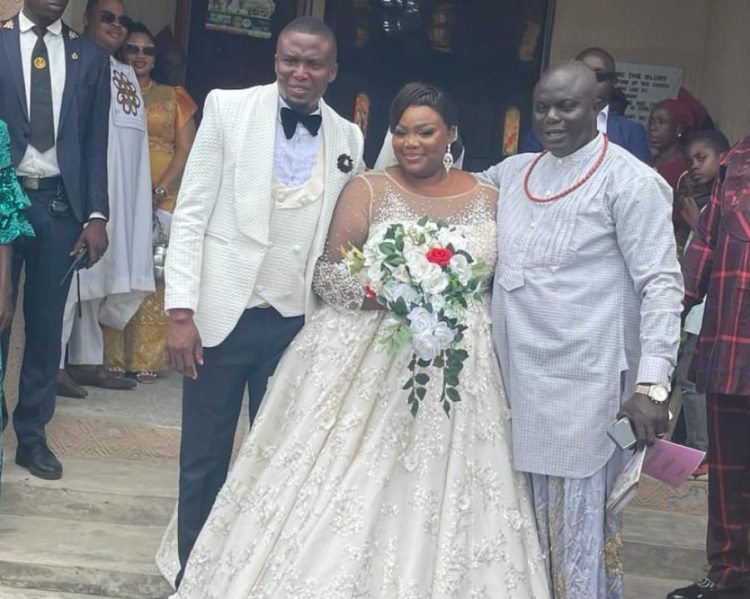 Odutemu urges Christian wives not to stop praying for their husbands as Mariere’s daughter weds heartthrob