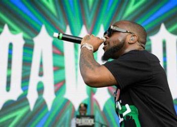 ‘Warri I will see you soon’ says Davido as he reacts to Pinnick’s allegations