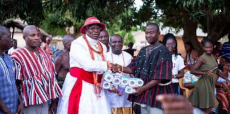 Olu of Warri Kingdom Ogiame Atuwatse III CFR donates to Ghana’s flood victims
