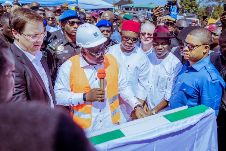 Oborevwori flags off construction of N78bn Effurun/Warri flyovers