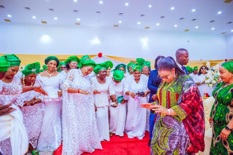 Oborevwori’s wife fulfils campaign promise to Delta market women, hosts them in Government House
