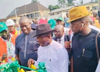 Oshiomhole inaugurates ultra-modern A & E Petrol Station in Warri, applauds Ayirimi Emami for investing in Nigeria