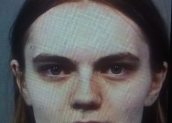 17-year-old girl shoots dad, brother dead