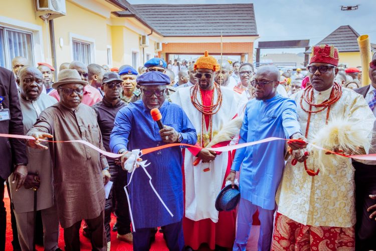 Oborevwori inaugurates Ultra-Modern Cottage Hospital in Warri South, praises Tidi for excellent performance