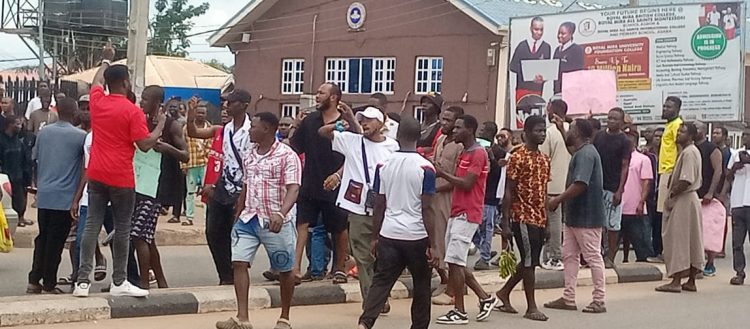 Hunger Protest: Police, politicians teargas, beat journalists in Delta