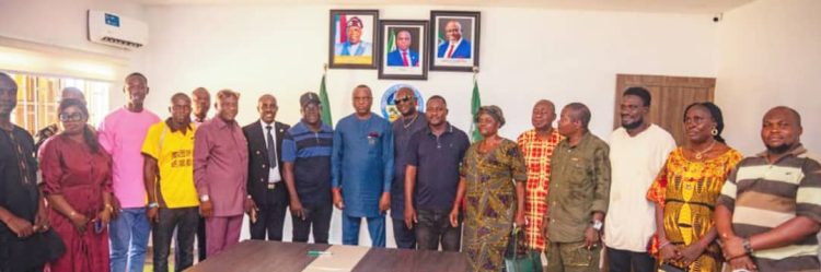 Ughelli North Council chairman approves free market shops for road traders