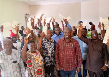 Fidelis Adjogbe doles out Christmas gifts to Evwreni Ward