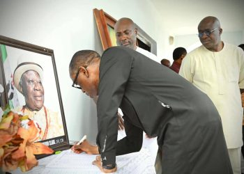 Okowa visits Kiagbodo, pays condolence to late E.K Clark’s family