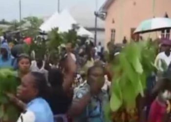People of Emadadja protest meddlesomeness of Udu Council boss, Vincent Oyibode, in community leadership