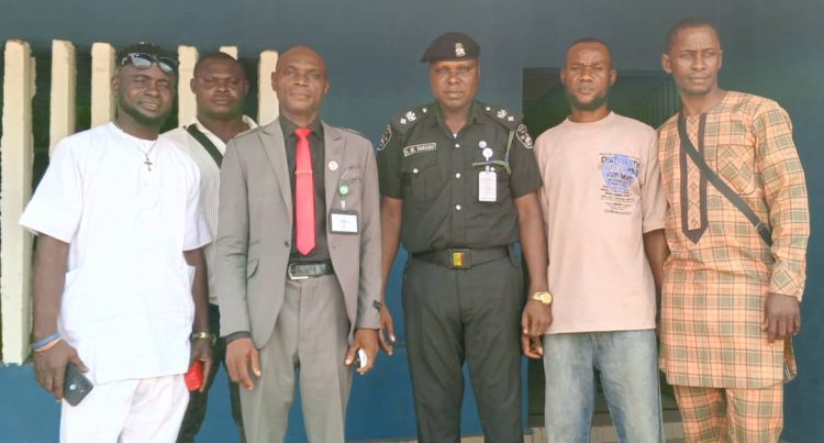 New JP Friday Ikani Meets Umutu DPO Yakubu, Rallies Leaders for Peace in Umueziogoli