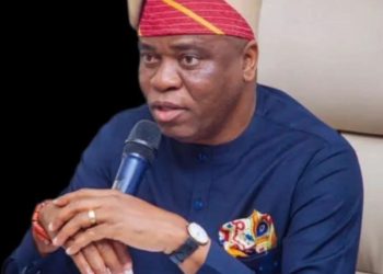 Oborevwori Hands DESAAA Board Chair to Grassroots Mobiliser Jaro Egbo