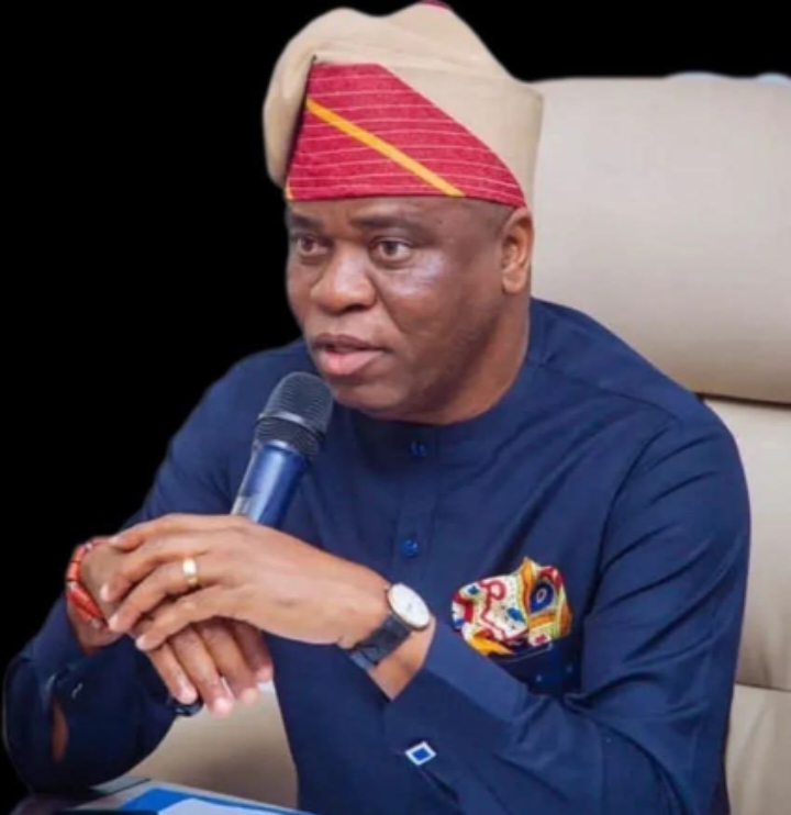 Oborevwori Hands DESAAA Board Chair to Grassroots Mobiliser Jaro Egbo